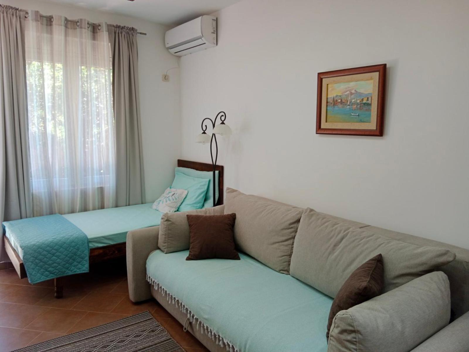 Mirta Apartments Family Farm Budva Ngoại thất bức ảnh